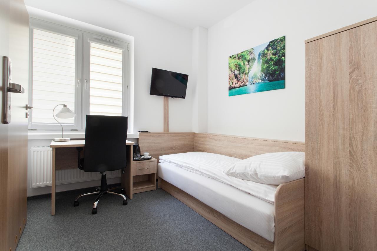 Hostel Dom Studenta Nr 1 Ans W Koninie Konin  Exteriér fotografie
